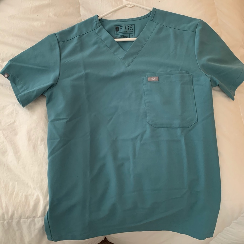 Figs scrubs in XS men in Hydrogreen color